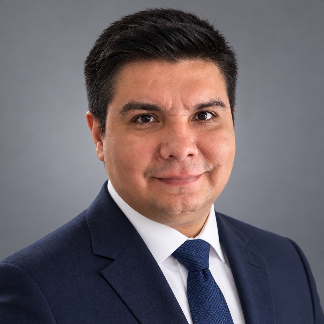 Retrato profesional de Ricardo E. Núñez Olazábal
